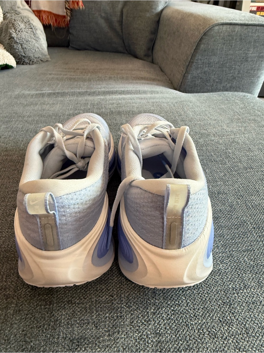 Nike Women’s  Zoom Vomero Plus Running Shoes - Picture 4 of 6